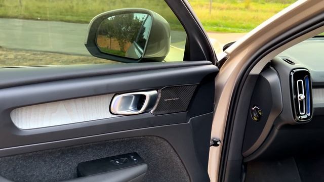 Sights & Scenes: 2023 Volvo XC40 B3 [ 4K ] смотреть онлайн