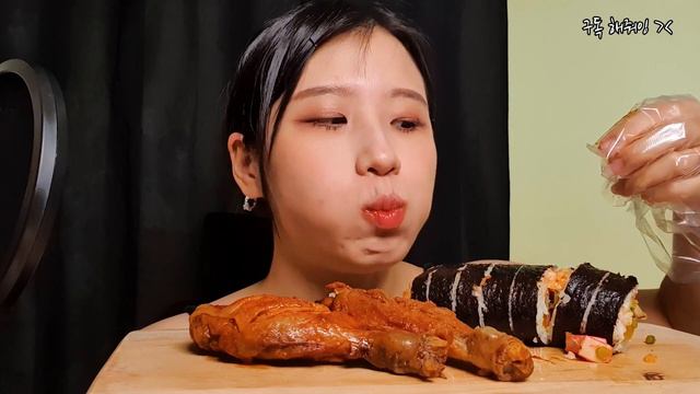 다이어트중 일반식 조절 먹방 ) 데리야끼 막창,야채곱창,자메이카닭다리,스콘,크림치즈빵, 빅치즈불고기버거 eatting muckbang смотреть онлайн