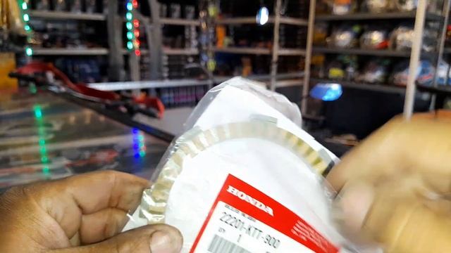 HONDA CB1..............PONER DISCO DE EMBRAGUE смотреть онлайн