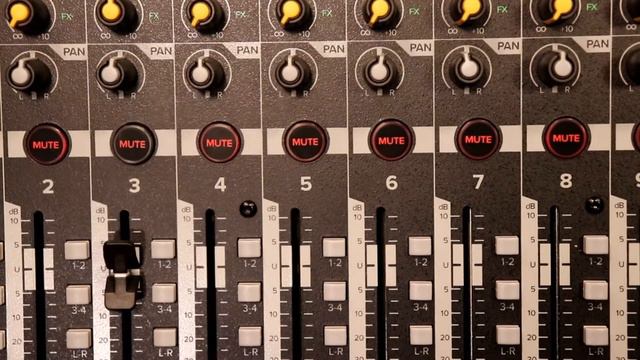 Mackie ProFX16v3 Review and Overview смотреть онлайн
