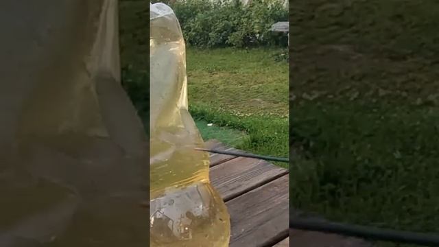 РОФЛ Как сварочным электродом сделать отверстия в пластиковой бутылке с водой #shorts смотреть онлайн