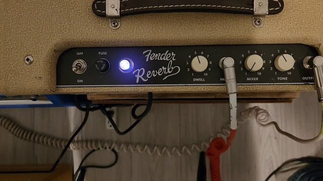 Tubes & Springs: Fender '63 Reverb Unit Demo w/'59 Bassman LTD & Epiphone 'Inspired by Gibson' ES33 смотреть онлайн