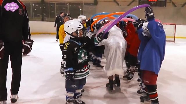 Дед мороз и снегурочка на коньках, мастерская праздников Миниклуб смотреть онлайн