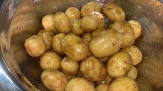 Курочка с молодой картошечкой, хотели сделать шашлык, а сделали на гриле. смотреть онлайн