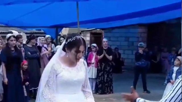 Желаем счастья молодым Танец жениха и невесты. Даргинские песни. Бараката и процветания смотреть онлайн
