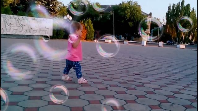 Ребенку 1 год и 1 месяц! Алиса в гостях в Енакиево! смотреть онлайн