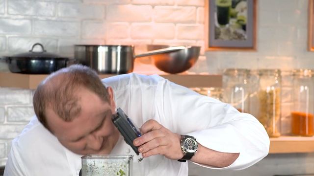 Рецепт салата с киноа и морским гребешком в мультишефе BORK U800 от Константина Ивлева смотреть онлайн