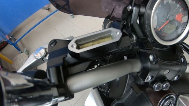 V-max 1700 Brake & Clutch bleeding. В-Макс 1700 Прокачка тормозной системы и сцепления. смотреть онлайн