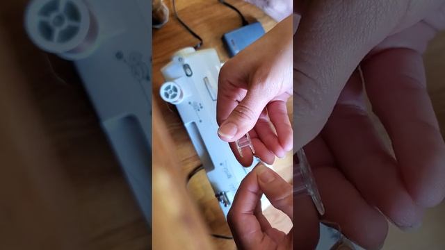 Winding a Bobbin Brother XR3774 смотреть онлайн