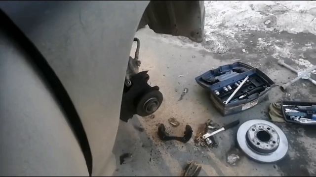 В поисках причины подозрительного гула... смотреть онлайн