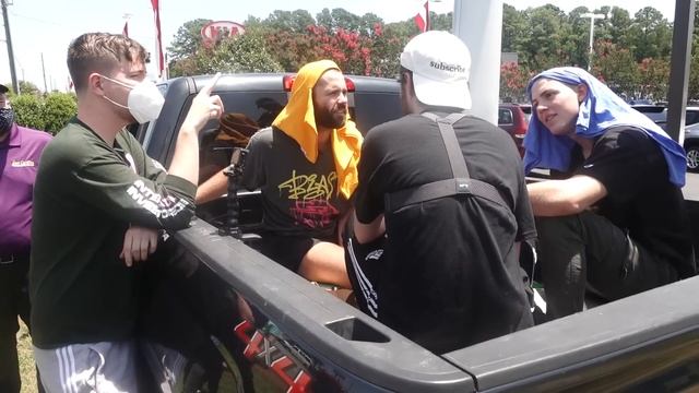 Get This Random Person 1,000,000 Subscribers смотреть онлайн