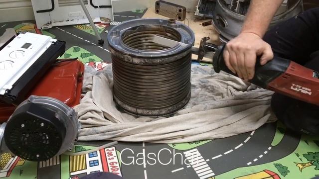 Viessmann Vitodens 100 Heat Exchanger - Cutting up the heating exchanger. смотреть онлайн