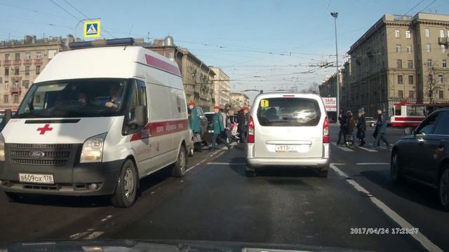 Бешеный Ренаульт на Благодатной. смотреть онлайн
