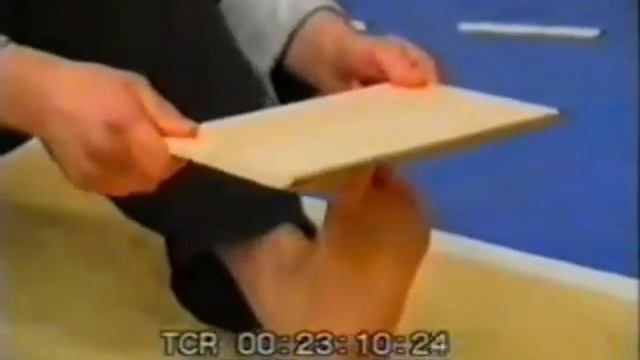 Слом доски о палец ноги смотреть онлайн