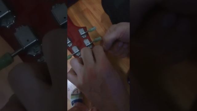 Замена ручек на колках гитары смотреть онлайн