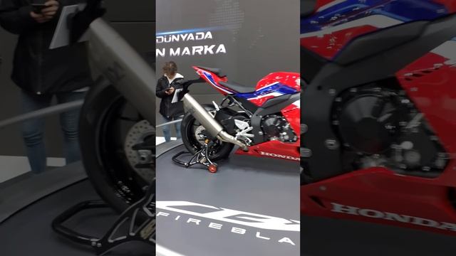 2020 Honda CBR 1000 RR-R смотреть онлайн