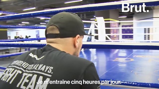 Kira "Pink panther" Makogonenko, championne de boxe à 9 ans смотреть онлайн