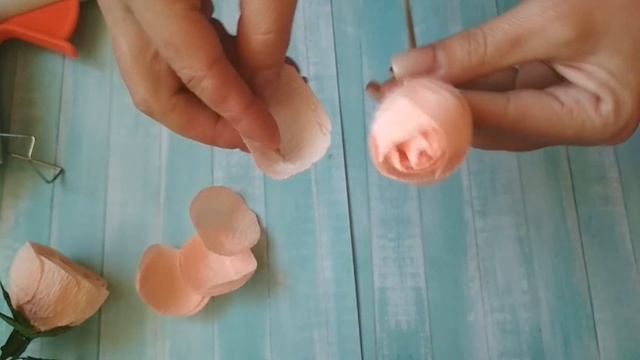 Миниатюрная роза из гофрированной бумаги DIY смотреть онлайн
