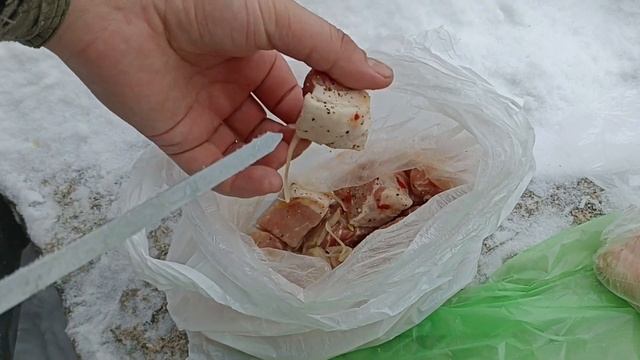 Опять лес, опять шашлык | Жарим крылья индейки смотреть онлайн