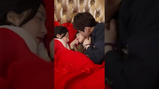 女孩意亂情迷和總裁激情一夜，結果一下中了4個！7年後總裁被4個萌娃抱著大腿喊爹地，直接懵了：「這個是我的娃！這個也是我的娃？」#熱播短劇#霸道總裁#甜寵#萌娃#chinesedramaengsub смотреть онлайн