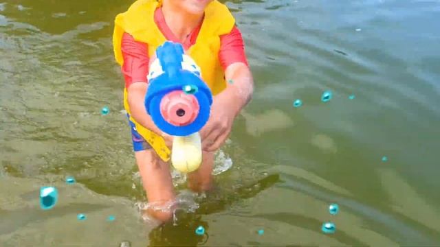 УРА СНОВА ПЛЯЖ | Матвей и Макар очень любят играть на пляже | Детский влог смотреть онлайн