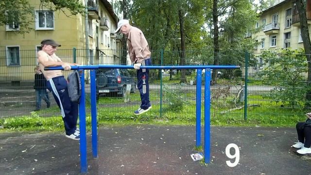 Продвинутые (Гимнастические) отжимания на брусьях. Челлендж ЭСПАНДЕР школа силы. смотреть онлайн