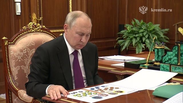Президент провёл рабочую встречу с Министром природных ресурсов и экологии Александром Козловым. смотреть онлайн