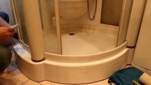 Замена сливного механизма в душевой кабине, частичная герметизация поддона.