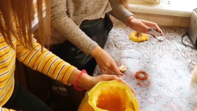 HALLOWEEN!! МАКИЯЖ ПЕННИВАЙЗА И ДЕКОР КОМНАТЫ C ПОДРУГОЙ!! смотреть онлайн