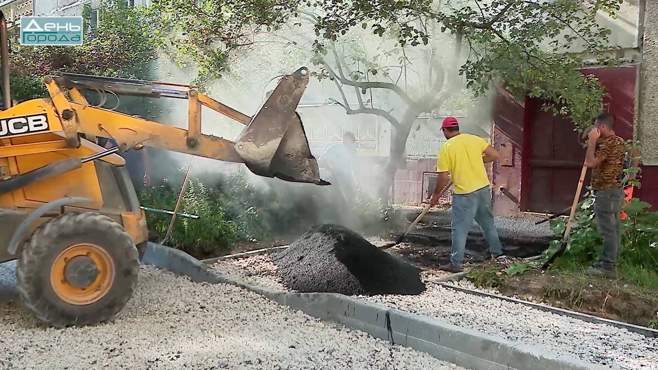 Работы по асфальтировке на придомовых территориях идут в Автозаводском районе смотреть онлайн