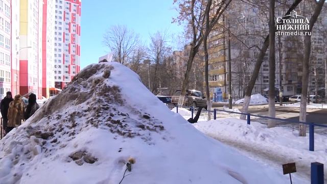 Администрация Советского района Нижнего Новгорода предложила подрядчикам лепить снеговиков смотреть онлайн