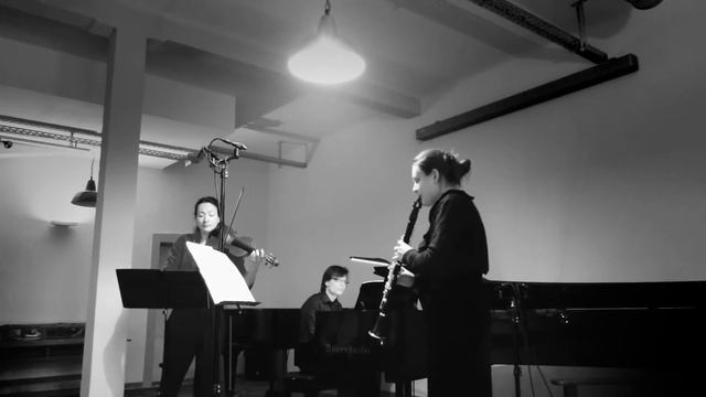 D. Shostakovich - 5 pieces for 2 violins (or clarinet) piano - 5) Polka: Allegro смотреть онлайн