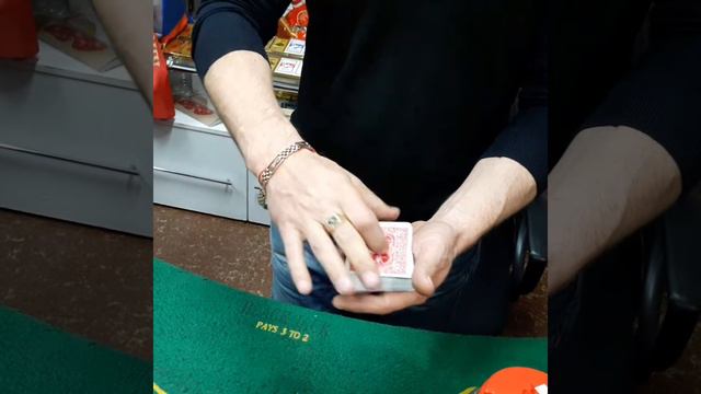 Необычное воздействие на игральные карты.😎 смотреть онлайн