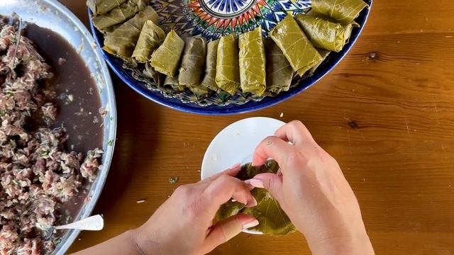 ?Разделали Целого Барана и Запекли в Нем 100 Фаршированных Виноградных Листьев? смотреть онлайн