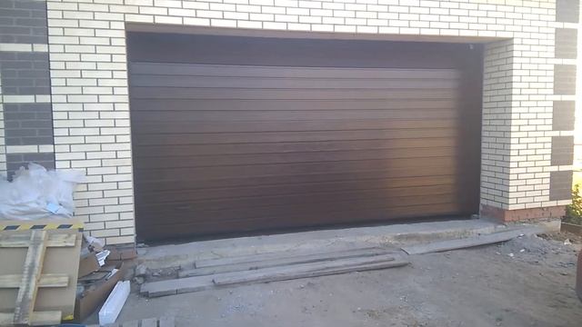 Автоматические секционные ворота Алютех смотреть онлайн