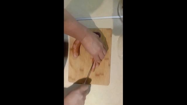 Просто вылейте яйцо на хлеб, и результат будет потрясающим!! смотреть онлайн