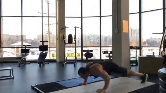 Берпи с хлопками над головой смотреть онлайн