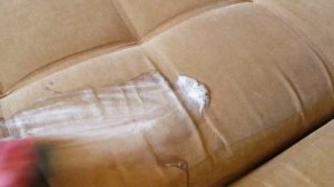 Как очистить диван от застарелых пятен