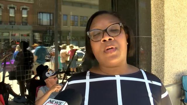 Waterloo teachers protest new state laws in 'Teach the Truth' rally смотреть онлайн