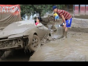 Сход селей в Дагестане сносил автомобили вместе с людьми