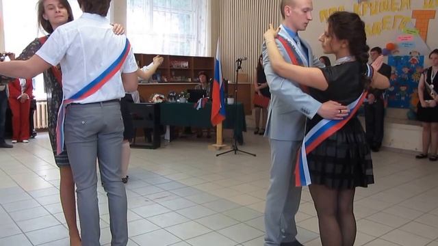Школьный вальс выпускников 2013 г. - Обнинск, школа 6. смотреть онлайн