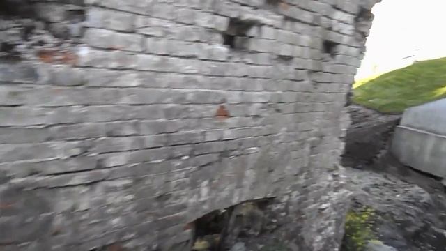 Тюмень. Руины складов со странной кладкой одной из стен поверх разрушенной ранее стены. Ч.2 смотреть онлайн