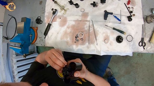 Обслуживание амортизатора Fox Dyad RT2: Необычный амортизатор на горных велосипедах Cannondale смотреть онлайн