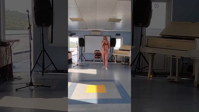 Ночь, голубая ночь. на т/ х Герцен, 2021.Поет Любовь Гришанова смотреть онлайн