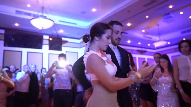 Daniel Sanchez bachata social dance @bachatasensual #danielydesiree смотреть онлайн