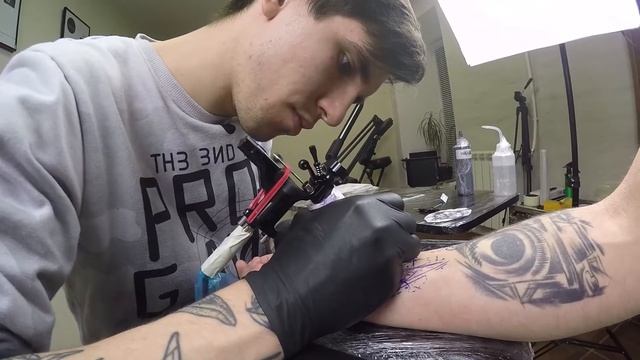 Больно ли бить татуировку!? Новая татуха!! Это было жарко! смотреть онлайн