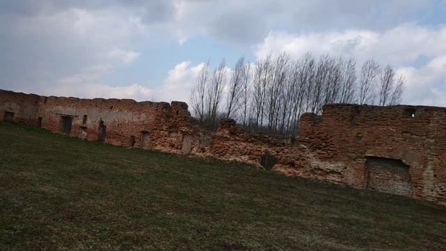 *классно* Заброшенный картезианский монастырь. Пошёл один. смотреть онлайн