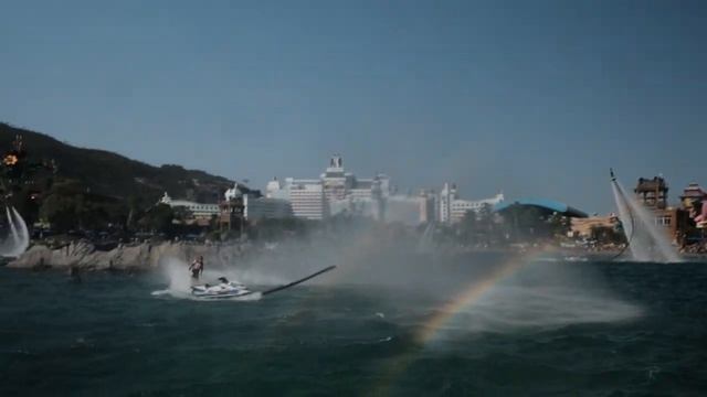 Флайборд шоу (FlyBoard show CHIMELONG Paradise. CHINA.) Ежедневное шоу флайбордистов . Китай. смотреть онлайн