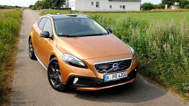 Volvo V40 Cross Country 2014 - 18 Photos смотреть онлайн
