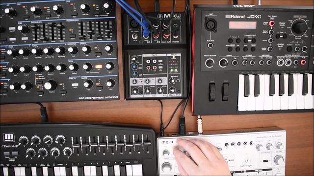 Behringer TD-3 & Roland JD-Xi & Novation PEAK - pure acid смотреть онлайн